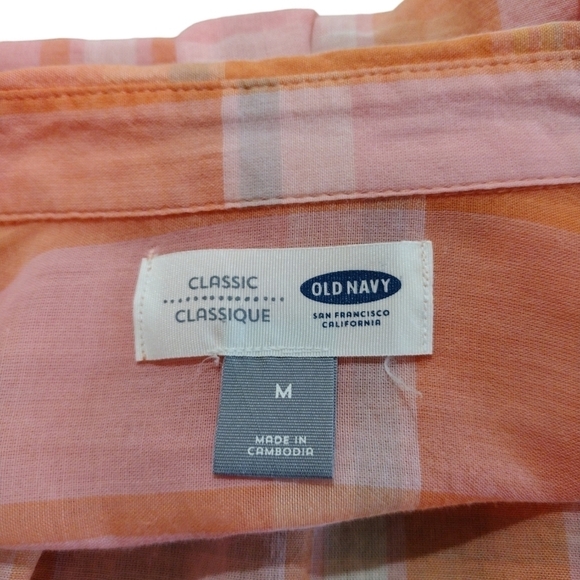 Old Navy Classic Button Up Shirt - Picture 3 of 4